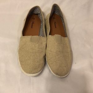 Off brand cream colored Toms
